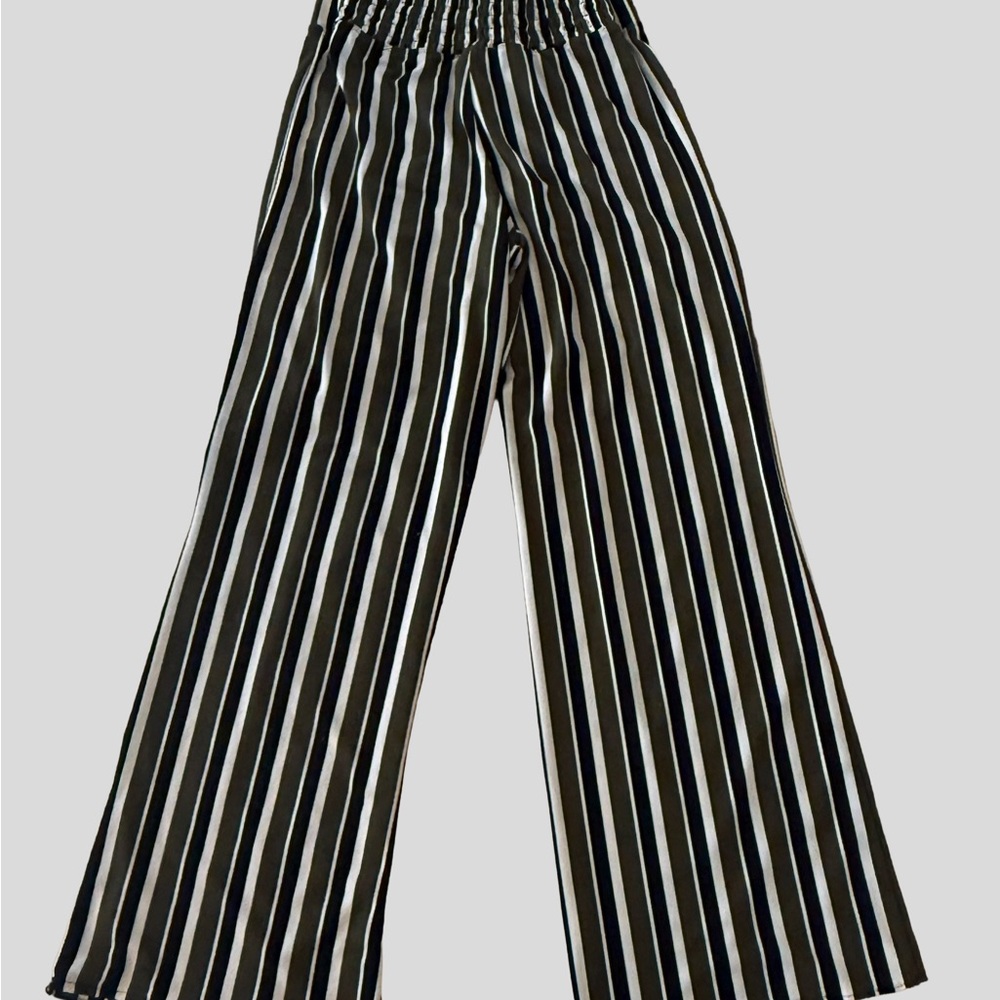 Express Black and White Striped Wide Leg Petite Pants - Picture 5 of 6